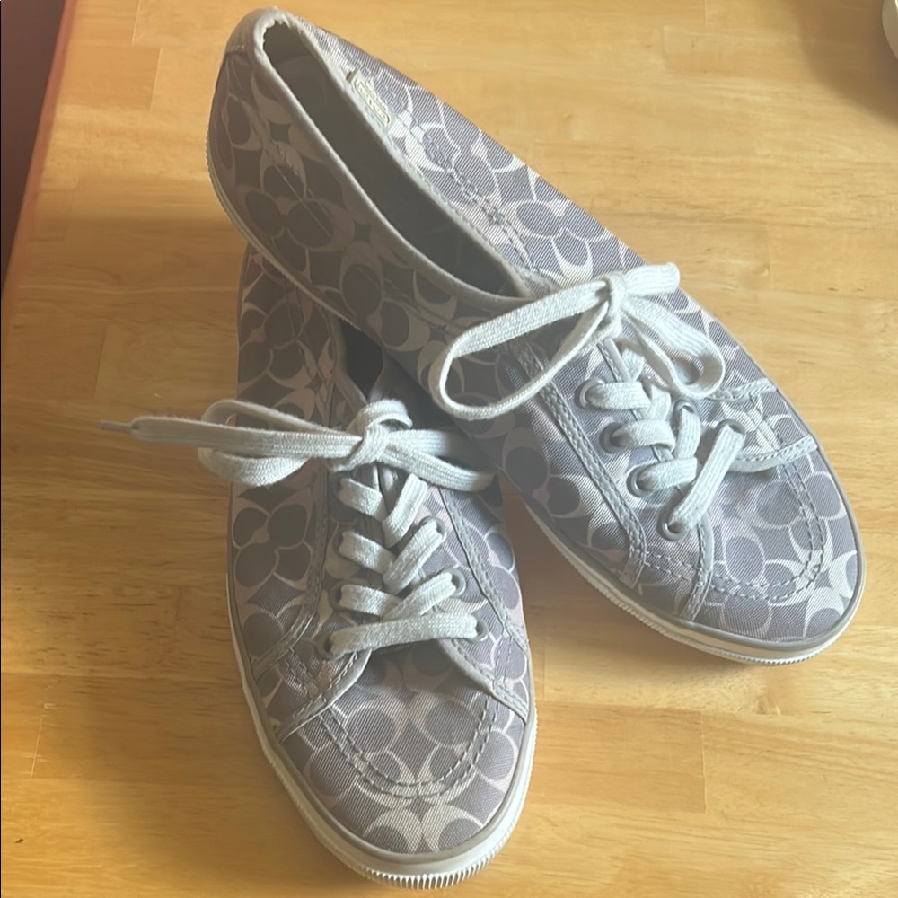 Coach Gray Sneakers Modern Athletic Design